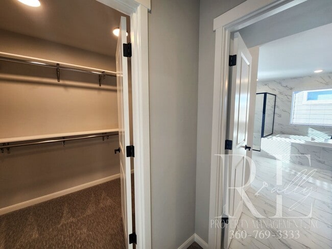 Building Photo - Elegant McCormick Woods Home with Spacious Layout & Modern Touches