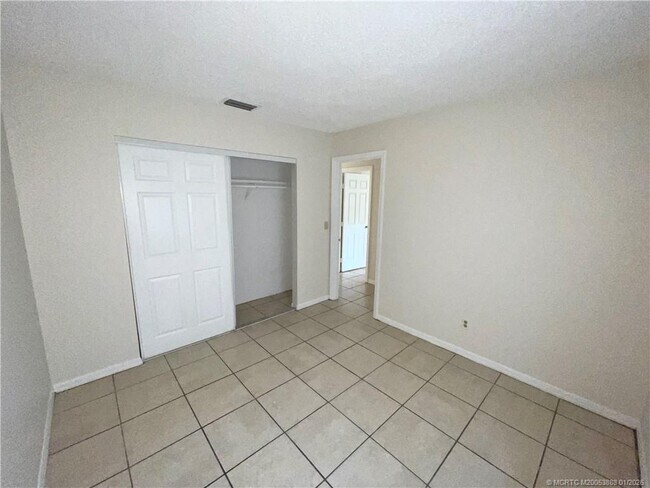 Building Photo - 308 S 14th St