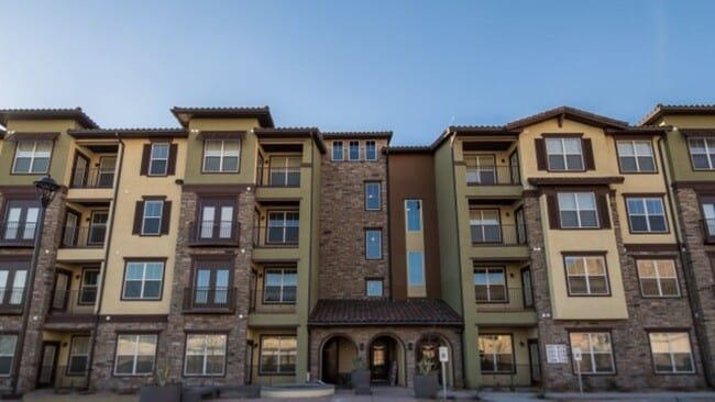 Building Photo - 140 W Castellano Dr