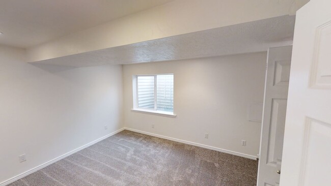 Building Photo - 5 Bedroom 3 Bathroom in Lehi!