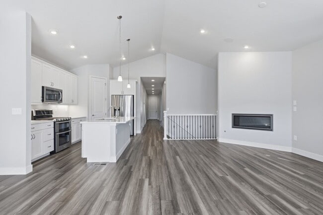 Building Photo - Castle Rock - Rancher 4 bed 3 bath in Crystal Valley!