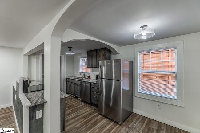 Building Photo - 530 Peronneau St