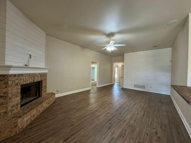 Building Photo - 9703 Ross Avenue