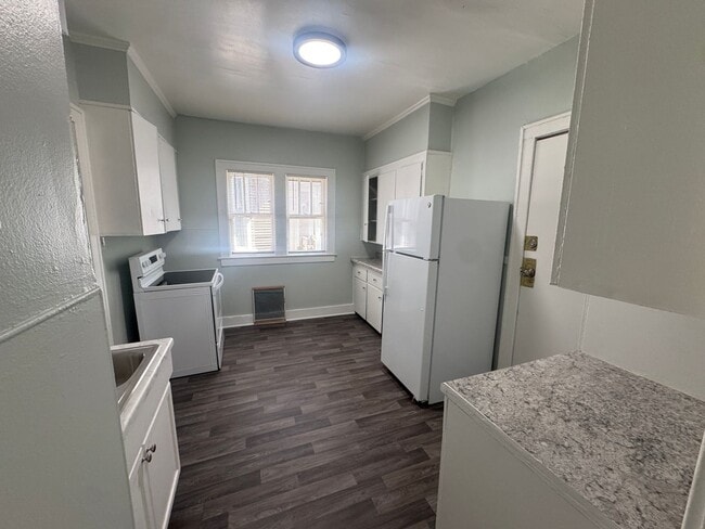 Building Photo - Lower remodeled 2 bedroom duplex