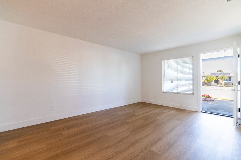 Building Photo - 10766 Parkdale Ave