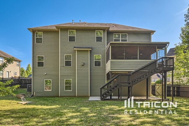 Building Photo - 2604 Larson Terrace