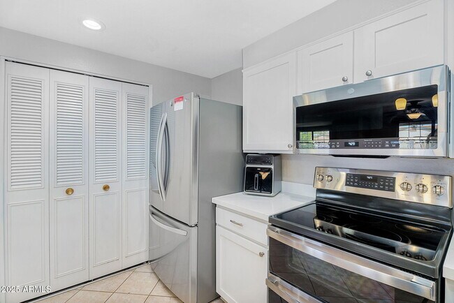 Building Photo - 1511 W Mesquite St