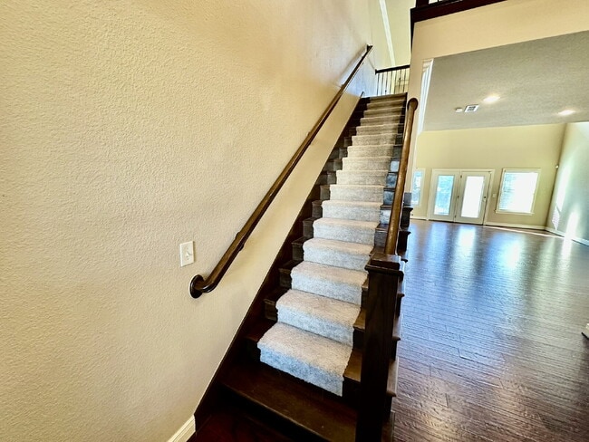 Building Photo - 6613 W Valley View Rd