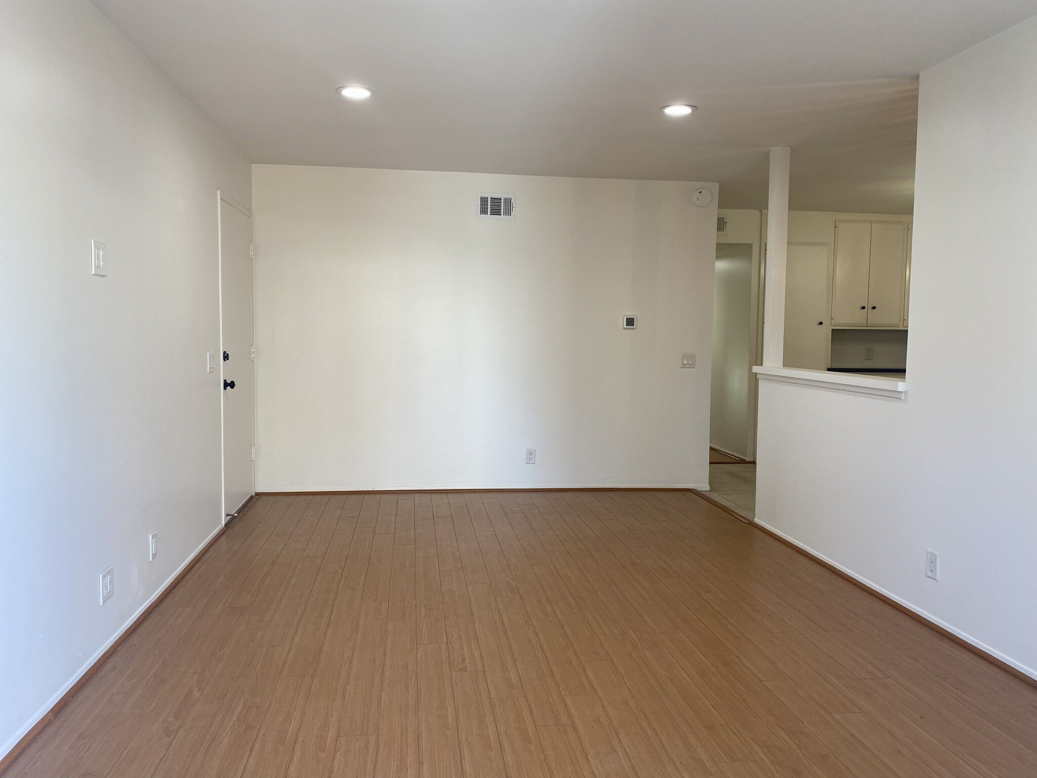 Building Photo - 4846 Larwin Ave