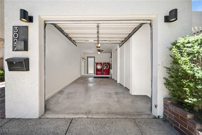 Building Photo - 3027 Bel Air Dr