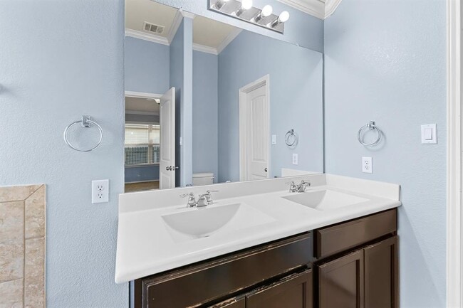 Building Photo - 244 Chickadee Ln