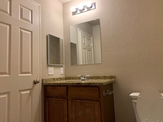 Building Photo - Townhome for rent