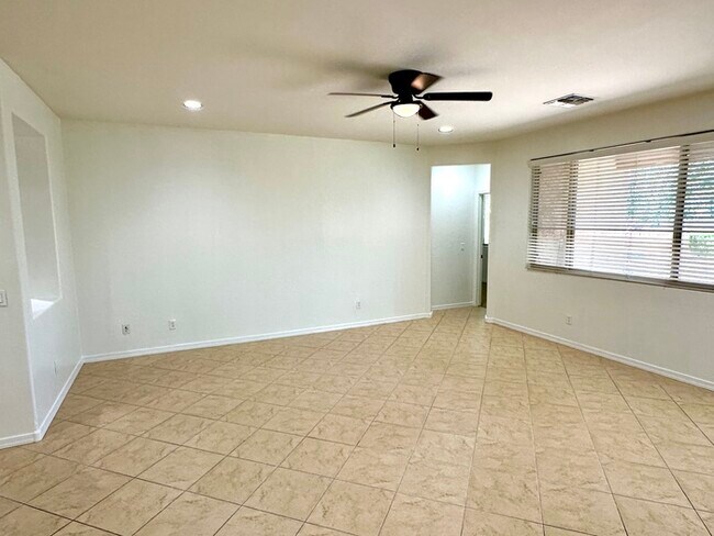 Building Photo - Fantastic Goodyear Home in Sedella