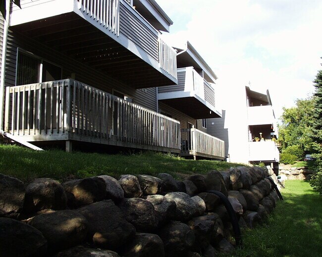 Building Photo - Great Arboretum location - 1 bedroom lofte...