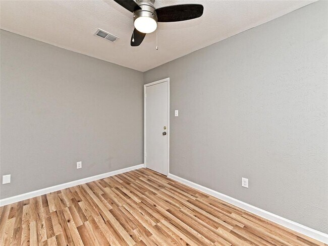 Building Photo - 4004 Jaffna Cove