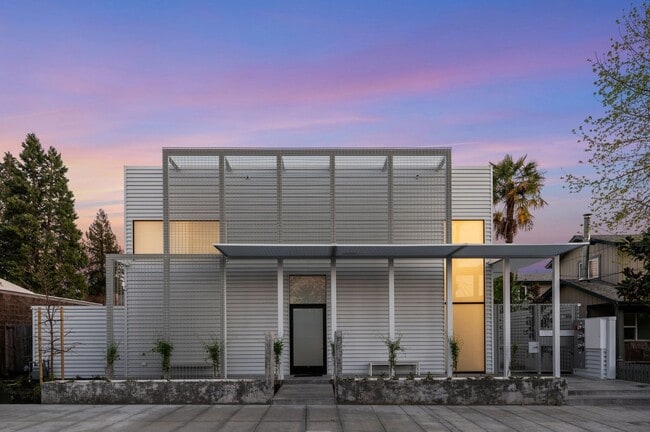 Building Photo - 214 Tucker St