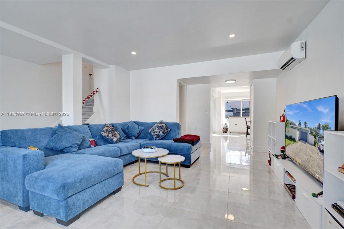 Building Photo - 1904 SW 28th St