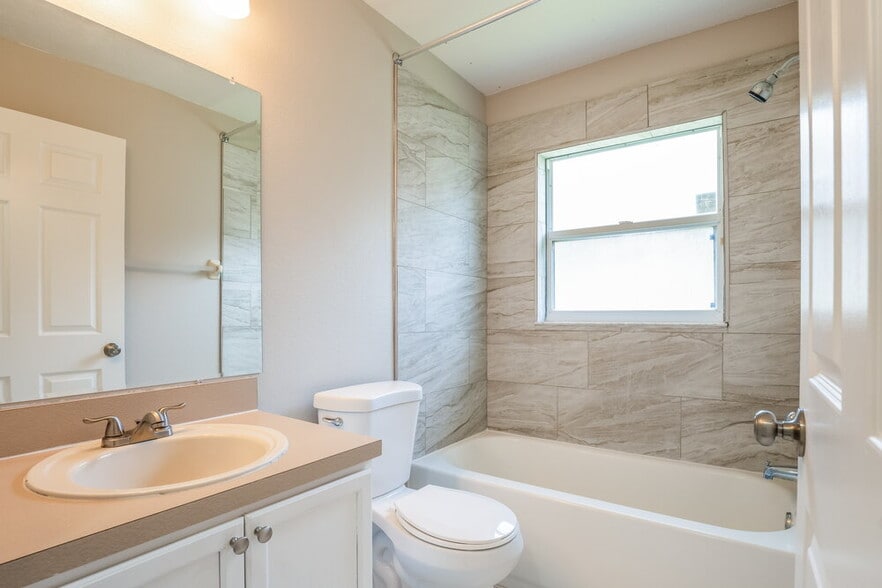Building Photo - 7920 Oakstone Ct
