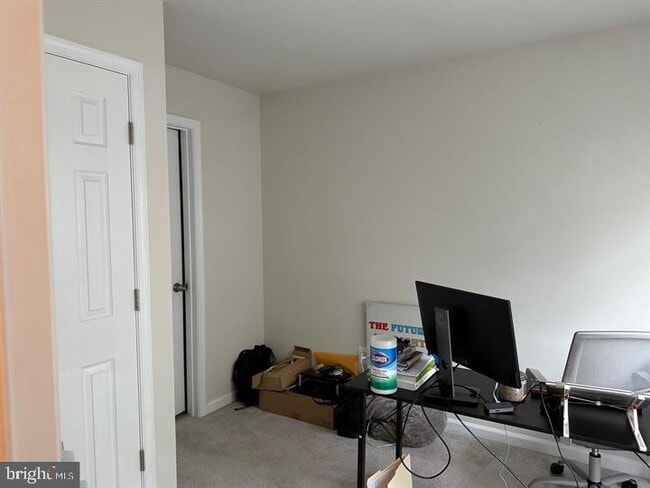 Building Photo - 7118 Rowlock Aly