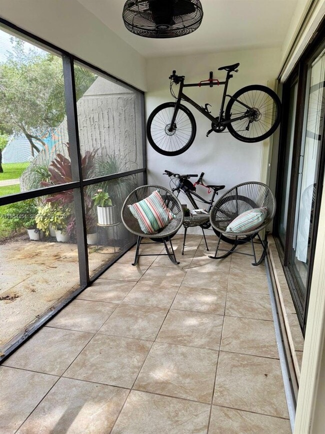 Building Photo - 210 Lakeview Dr