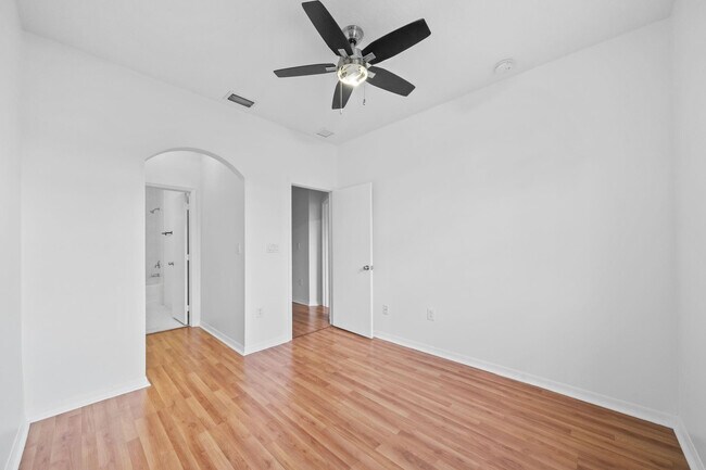 Building Photo - 717 SW 107th Ave