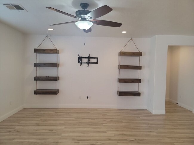 Building Photo - 4 Bedroom St. George Home with Bonus Room....