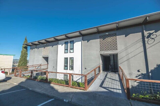 Building Photo - 50 Frey Pl