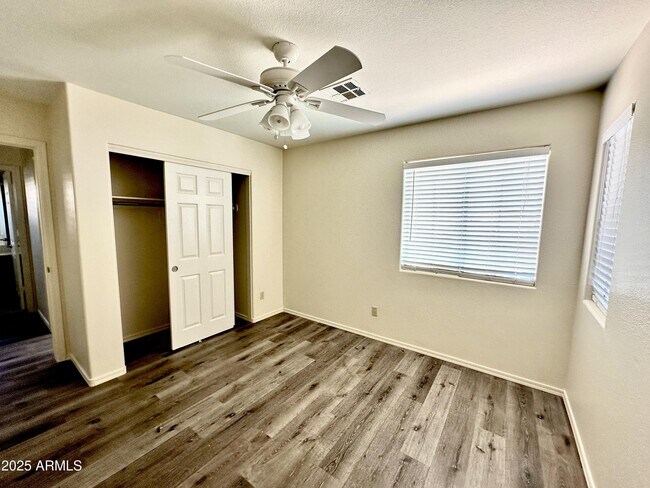 Building Photo - 4708 E Thunderhill Pl