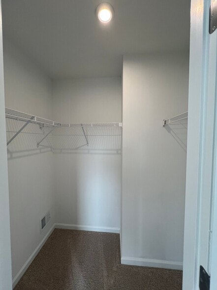 Building Photo - 18 Bruton Ln