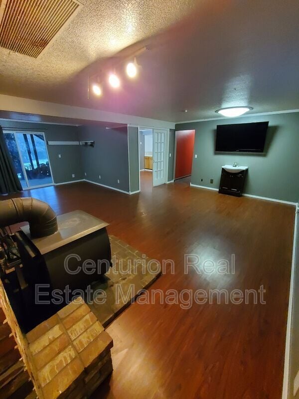 Building Photo - 869 Meadowlawn Dr SE