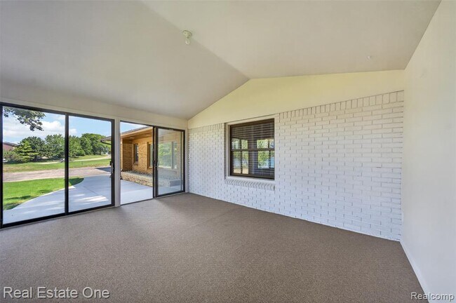 Building Photo - 2079 Klingensmith Rd