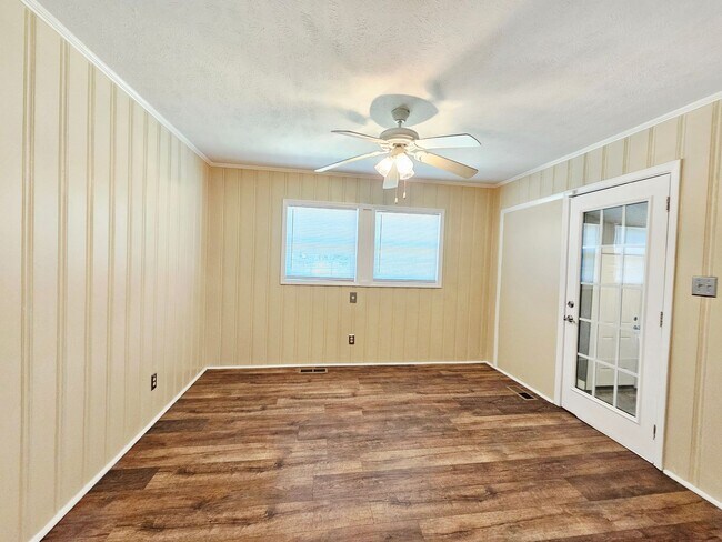 Building Photo - Updated Features