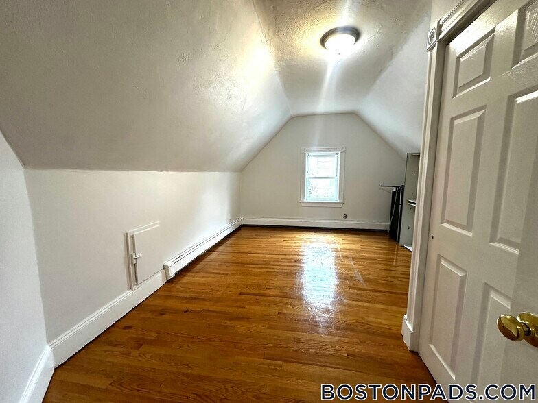 Building Photo - 30 Humphreys Pl