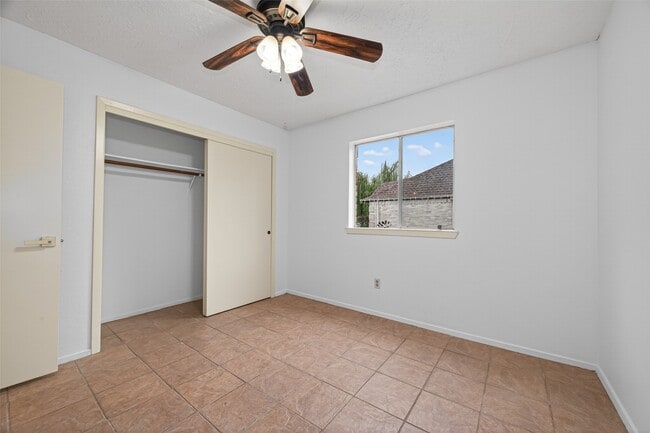 Building Photo - 13908 Cravenridge Dr