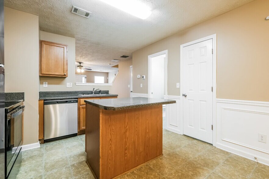 Building Photo - 2862 Vining Ridge Terrace