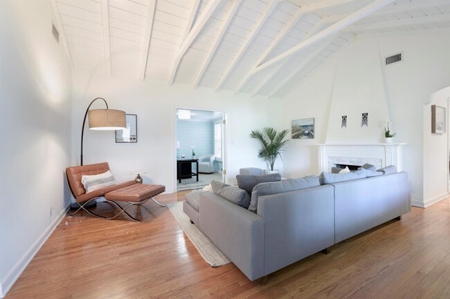 Building Photo - 214 33rd St