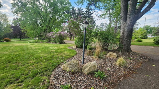 Building Photo - Spacious 4-Bedroom Home with Bonus Office,...