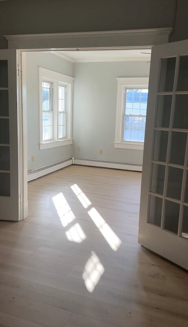 Building Photo - Lulu's Couture