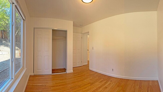 Building Photo - Gorgeous Large Milpitas Home located in a ...
