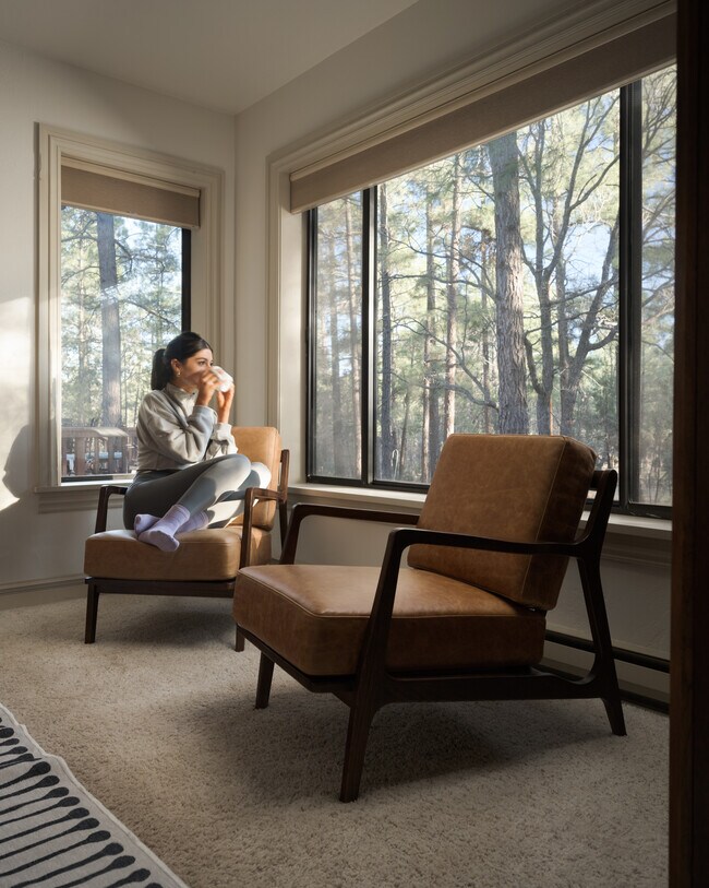 Building Photo - 2237 Lockwood Dr