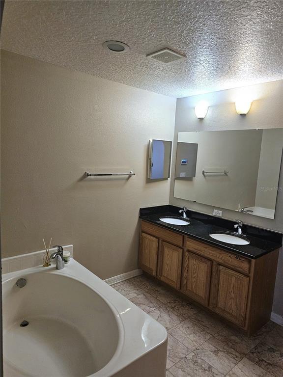 Building Photo - 551 Stonewall Ave