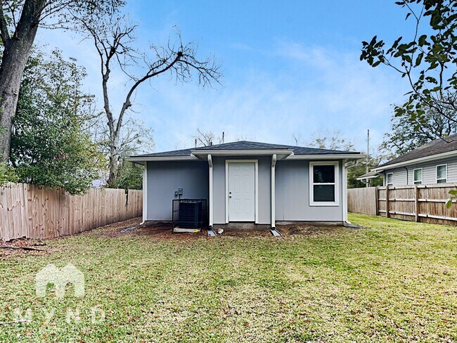 Building Photo - 3055 Dignan St