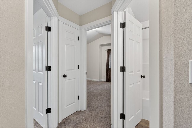 Building Photo - A Private Sanctuary with Perfect Proximity