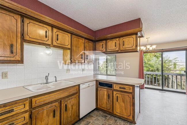 Building Photo - SE East Side-3 BD/2 BA Duplex!