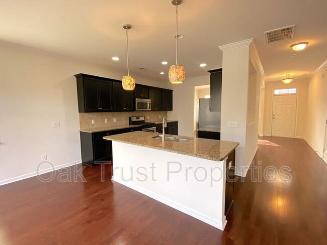 Building Photo - 8145 Ronda Dr