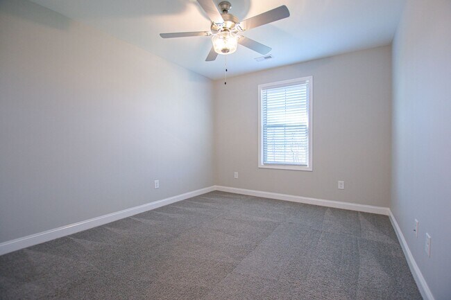 Building Photo - Pet Friendly Four Bedroom!