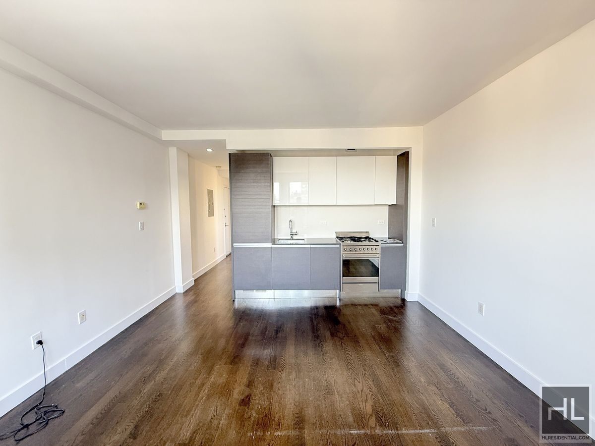 Building Photo - Sun filled Studio on a high floor - WEST E...