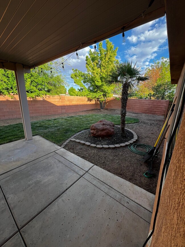 Building Photo - 1630 E 2450 S