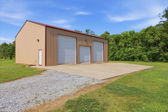 Building Photo - 4072 MS-471