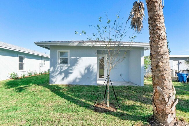 Building Photo - 1573 W 16th St